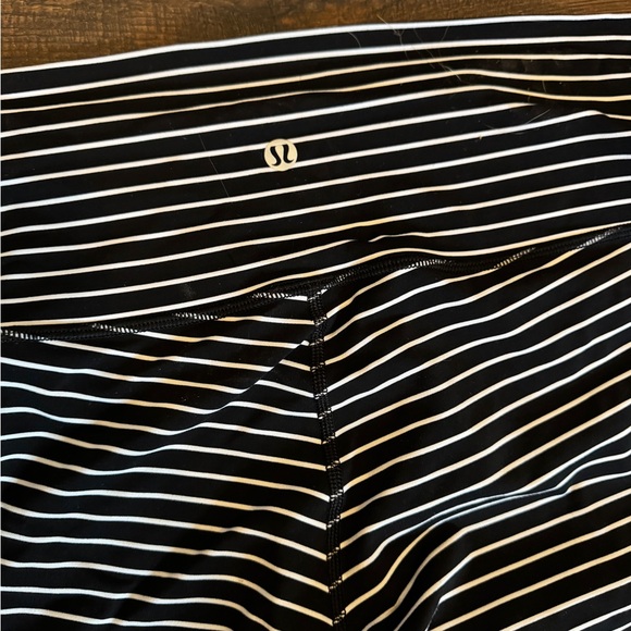 Lululemon Black and White Striped Leggings size large ankle length - Picture 2 of 3